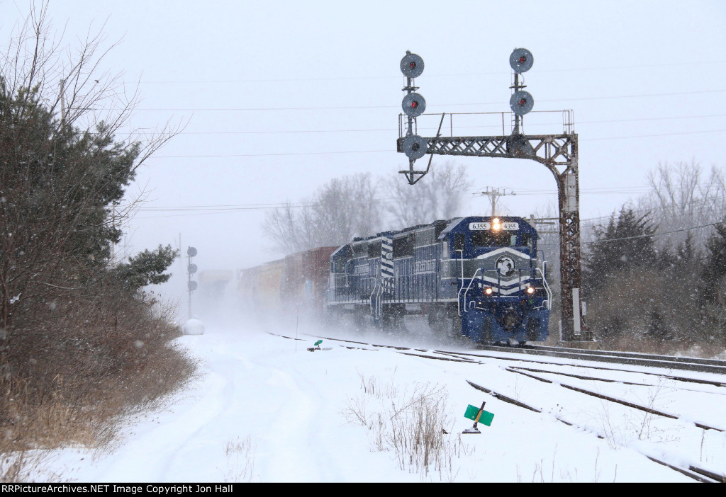 Z127 makes quick time southward in to the snowstorm as it passes under the signals at north end Grand Blanc